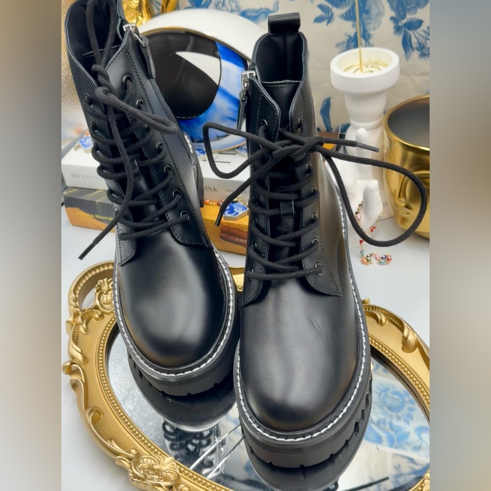 🆕 TORY BURCH 🧿 NWOB Miller Lug Sole Boots, Black Leather - Sz 6 - Picture 14 of 14
